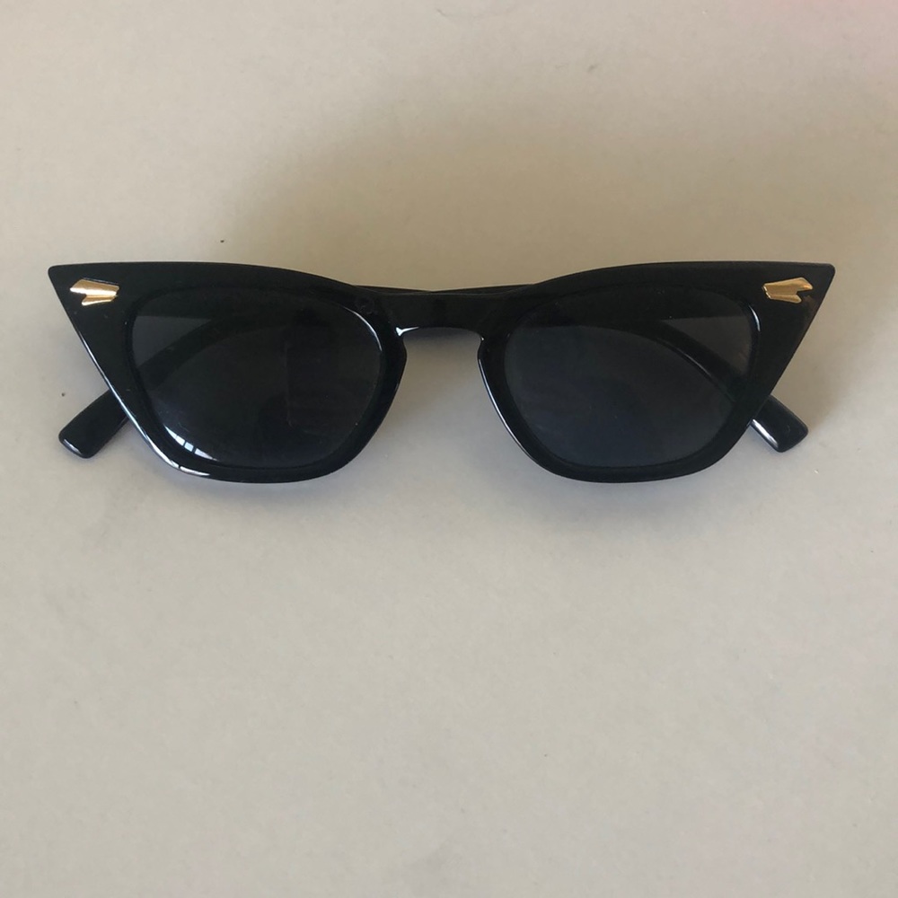Urban outfitters cat eye glasses